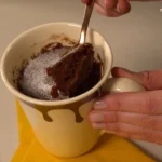 Pastel de taza de chocolate