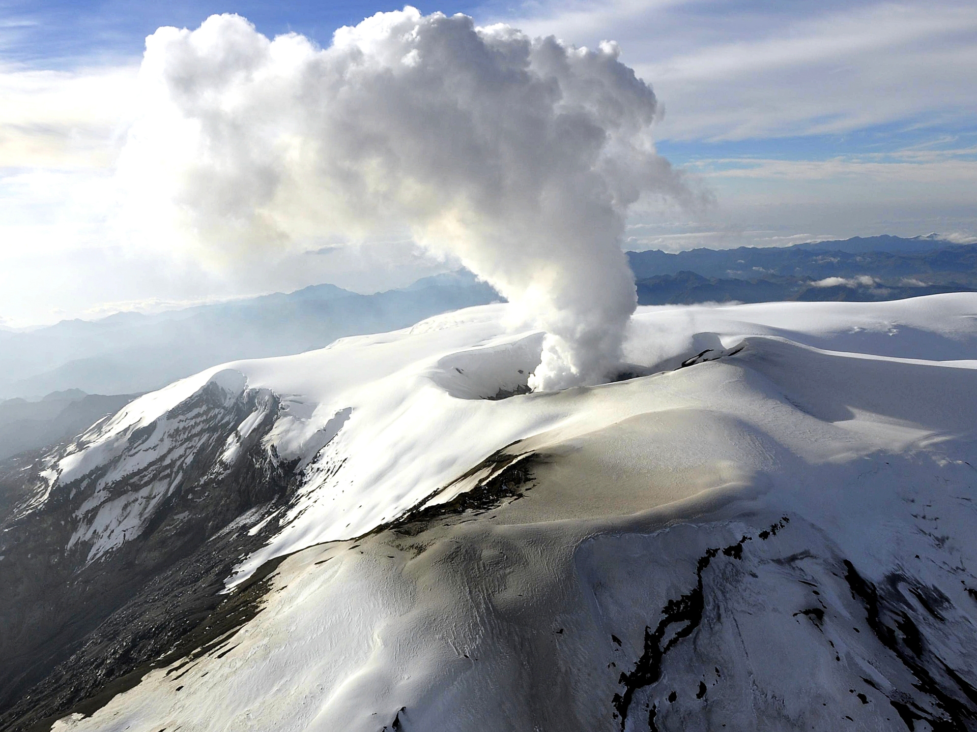 Colombia eleva nivel de amenaza por mortal volcán Nevado del Ruiz |  Volcanes Noticias