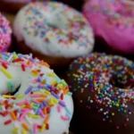 Donuts con glaseado de chocolate