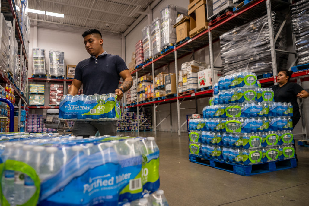 En Texas, los problemas de infraestructura de agua significan más agua embotellada y costos adicionales