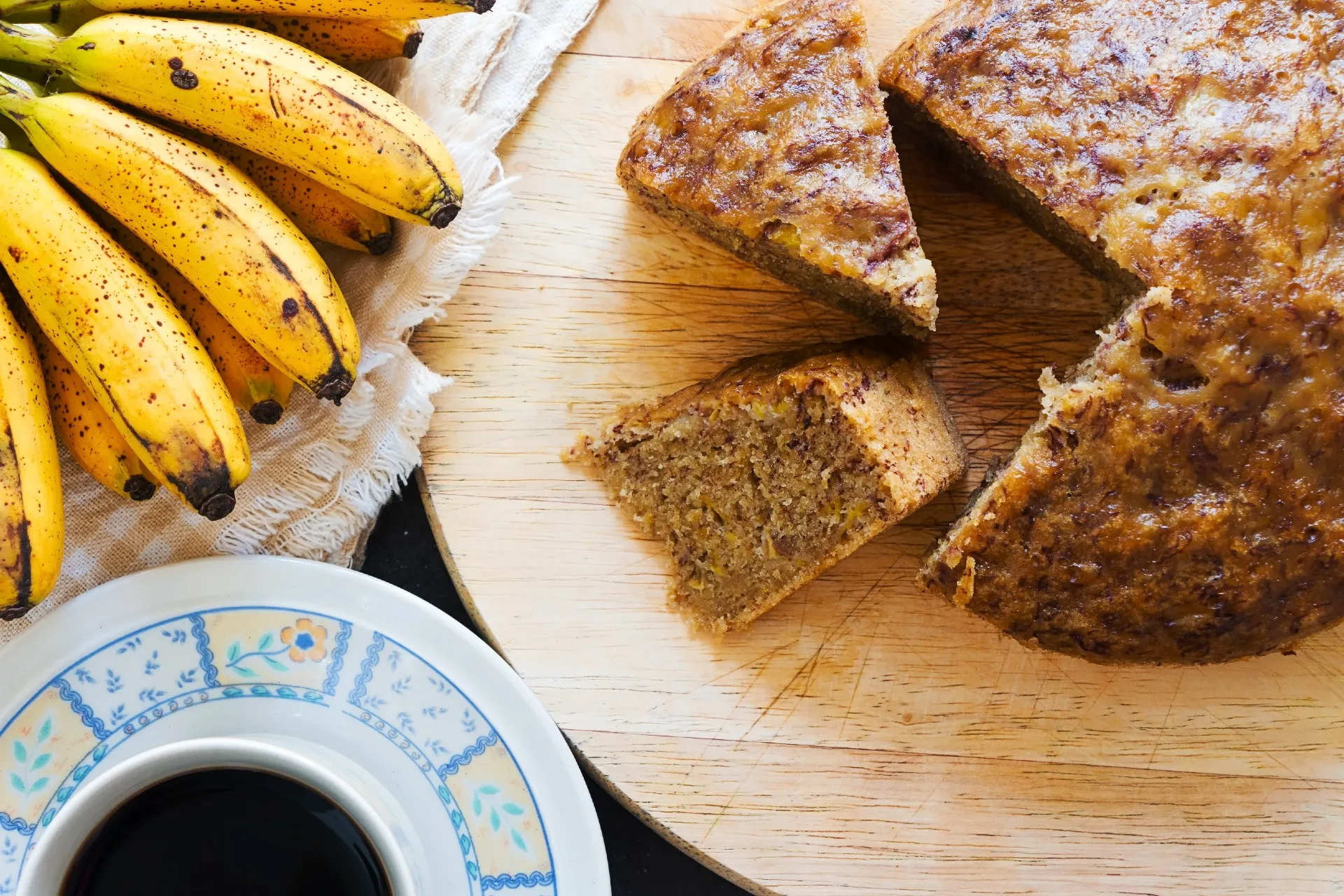 Un bizcocho de plátano y canela