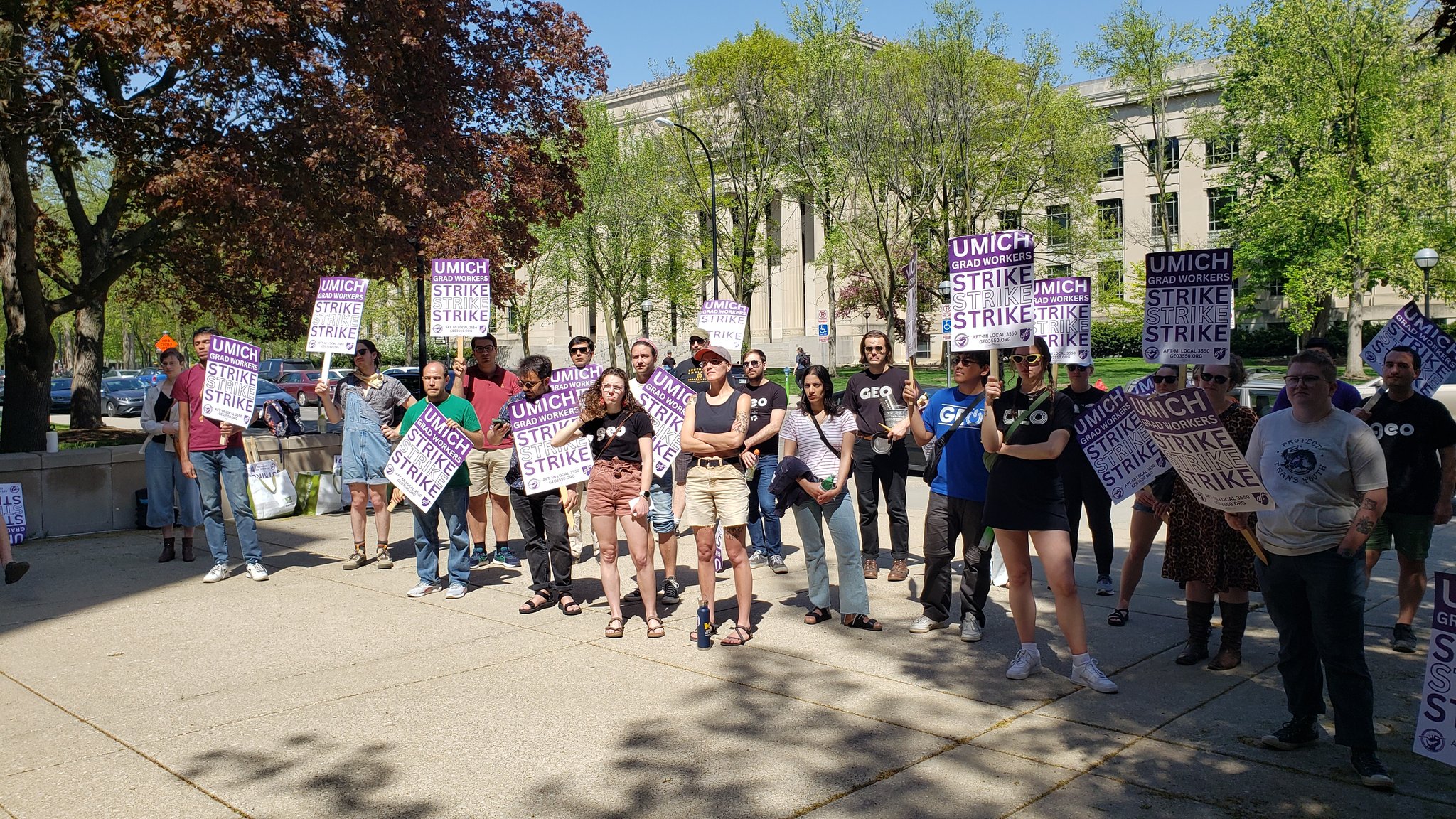 Trabajadores graduados de la Universidad de Michigan han estado en huelga durante más de un mes