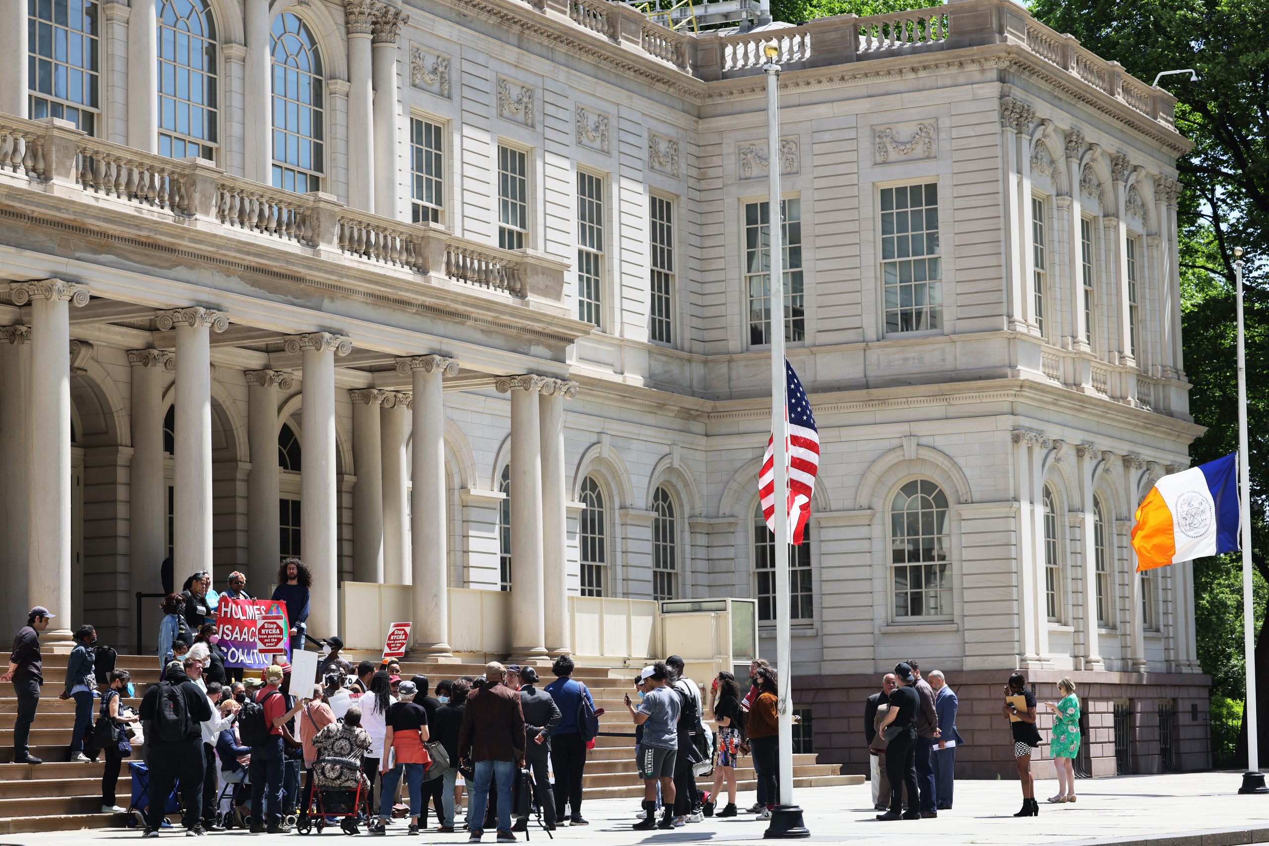 Los legisladores del estado de Nueva York buscan cambios en el proyecto de ley de vivienda después de las quejas de los defensores