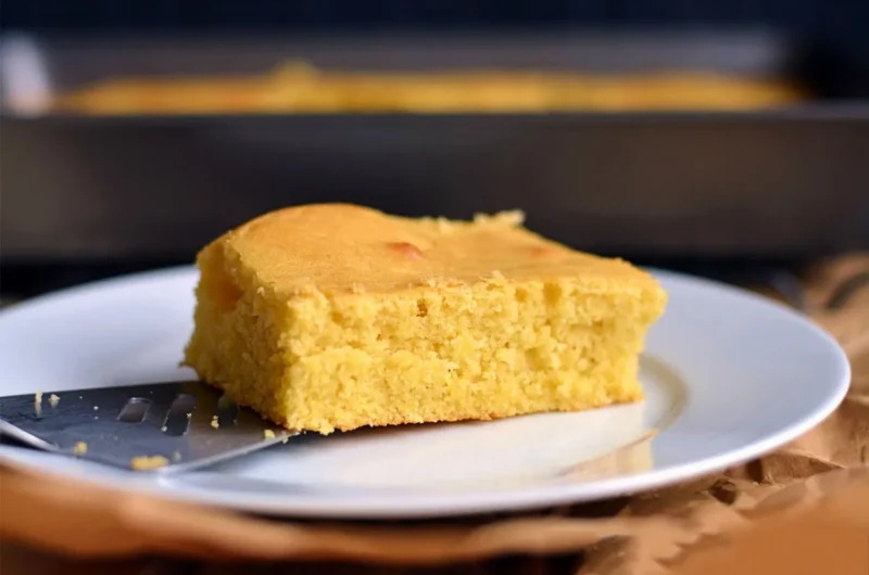 Torta cremosa de maíz en lata