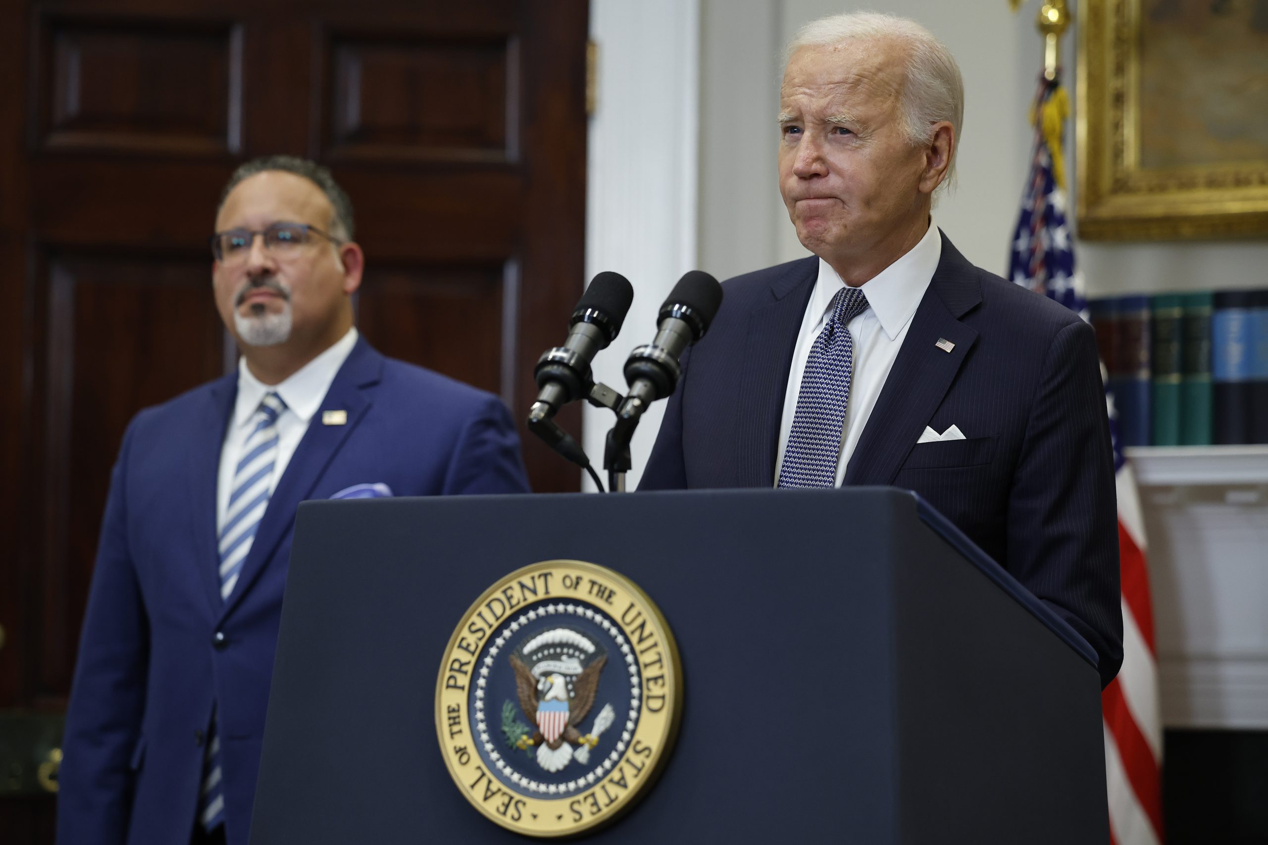 Biden acusado de ‘apuñalar a estudiantes deudores por la espalda’ en respuesta al fallo de SCOTUS