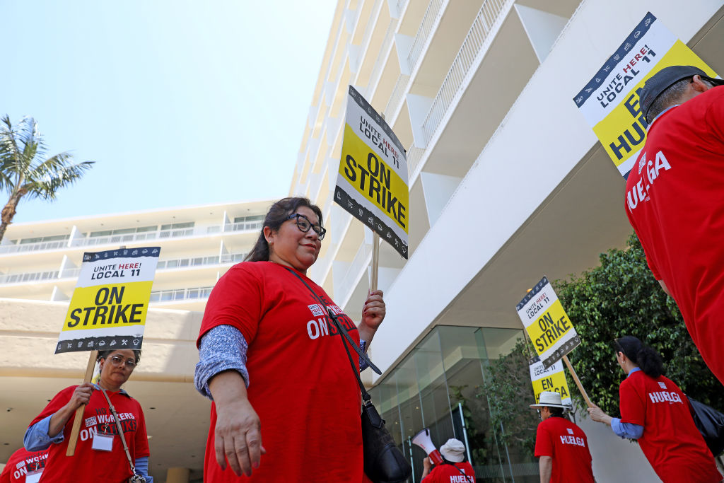 Los trabajadores del hotel han estado llevando a cabo huelgas continuas en todo el sur de California