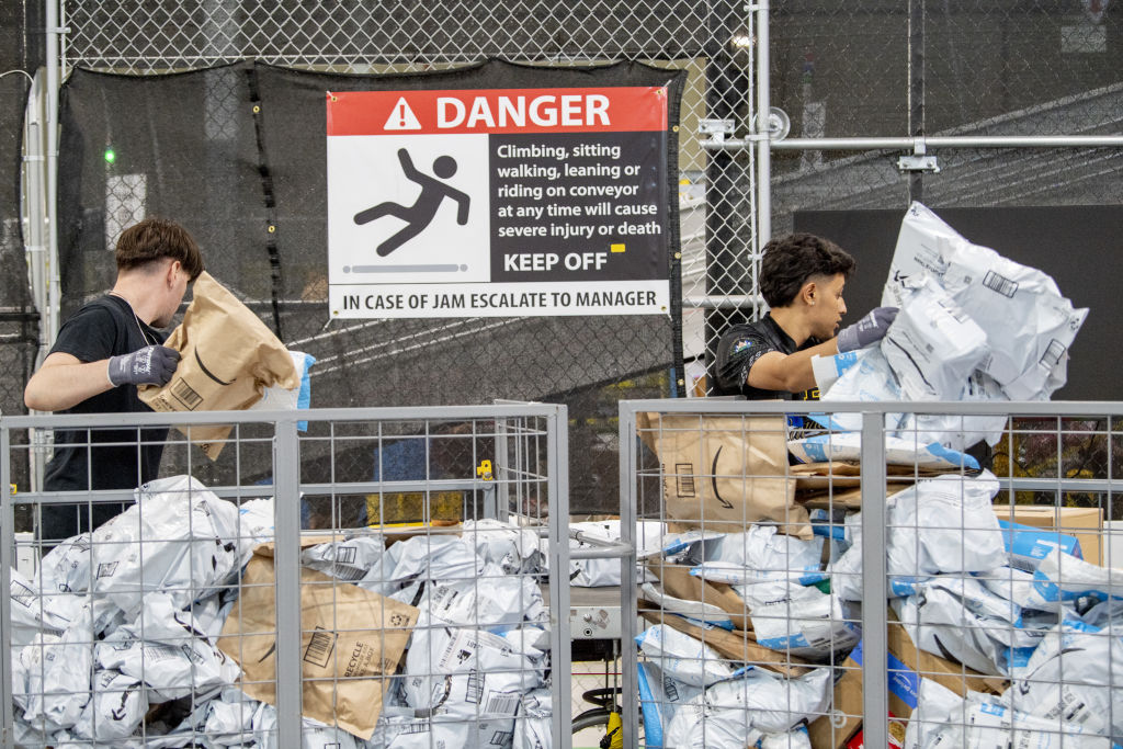 Los trabajadores de los almacenes de Amazon se están organizando contra condiciones peligrosas