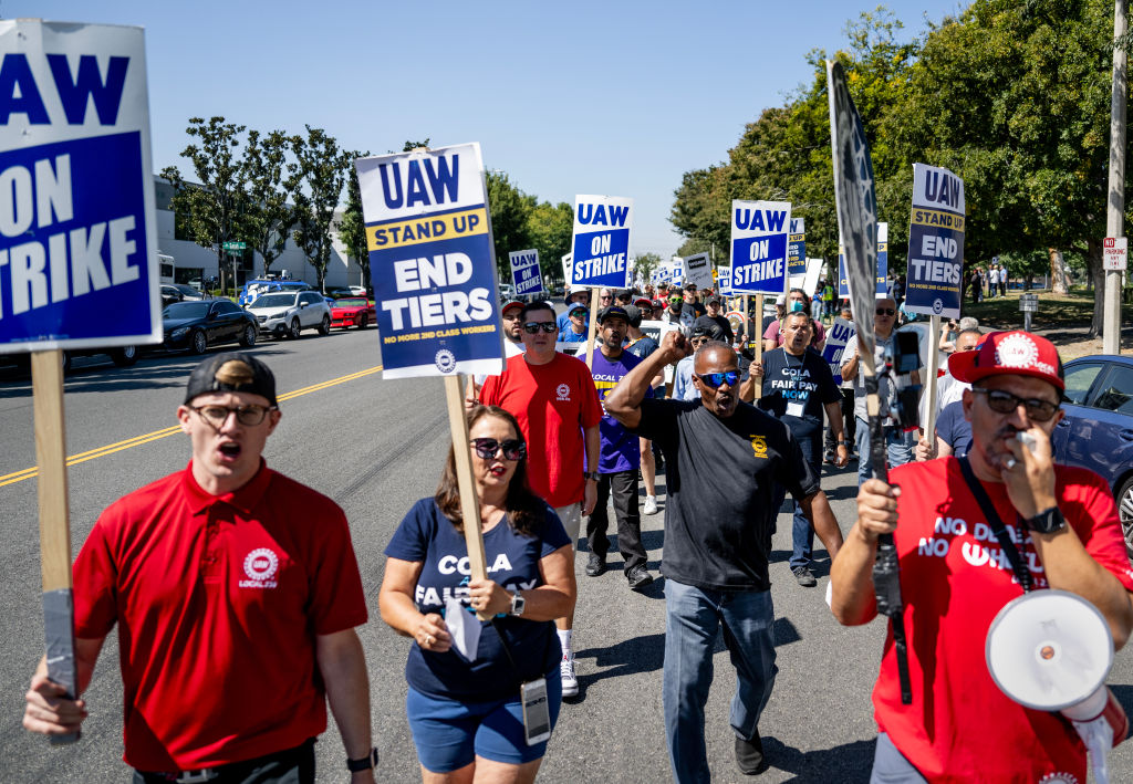 La huelga del UAW acaba de hacerse aún más grande