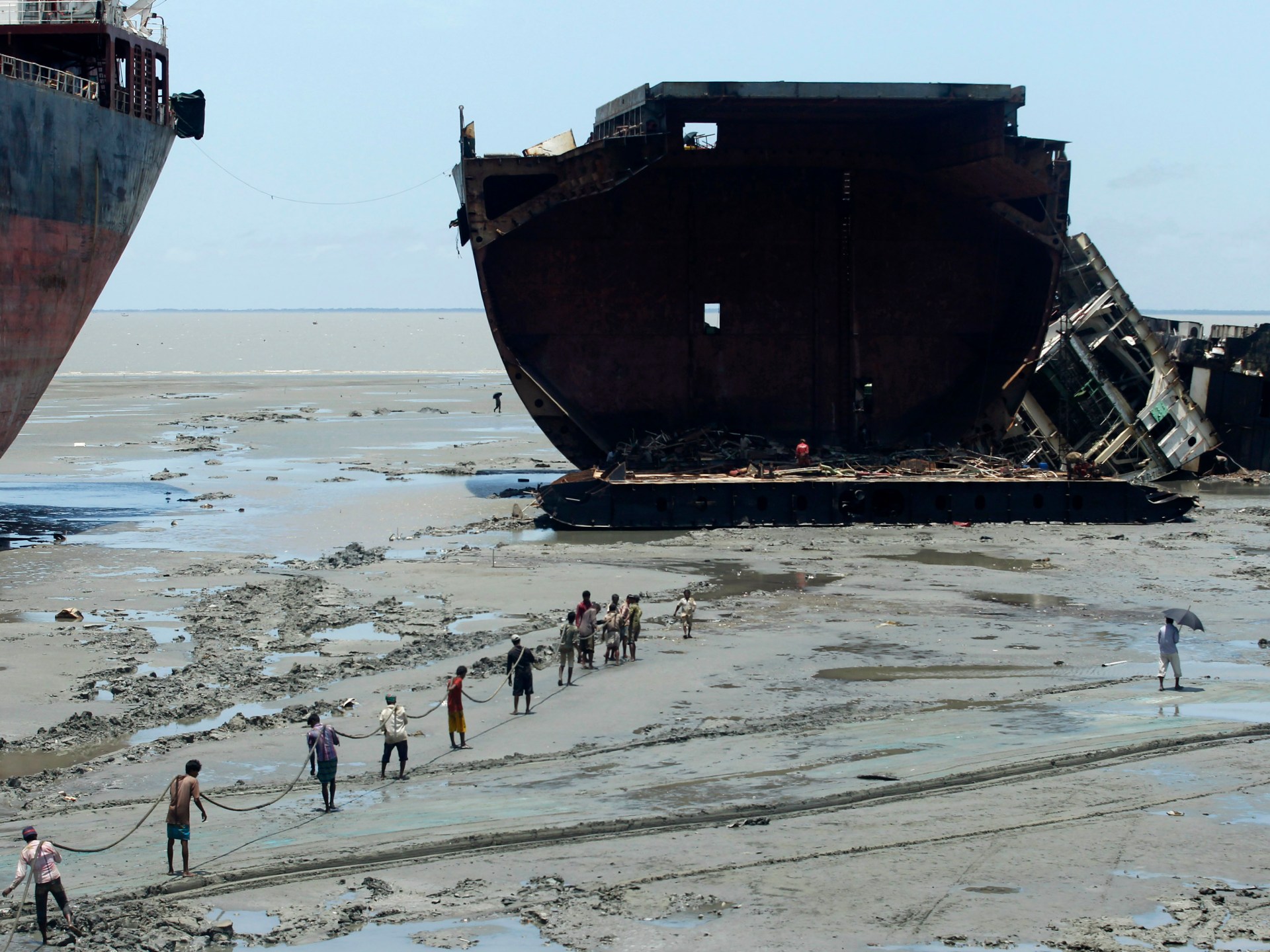 Empresas europeas arrojan barcos tóxicos en playas de Bangladesh, dice HRW |  Noticias de Medio Ambiente