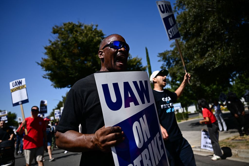 El UAW acaba de conseguir una victoria histórica en la lucha por una transición verde a favor de los trabajadores