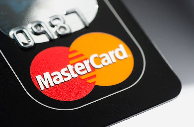 Mastercard se alía con startup para ofrecer criptomonedas como recompensa